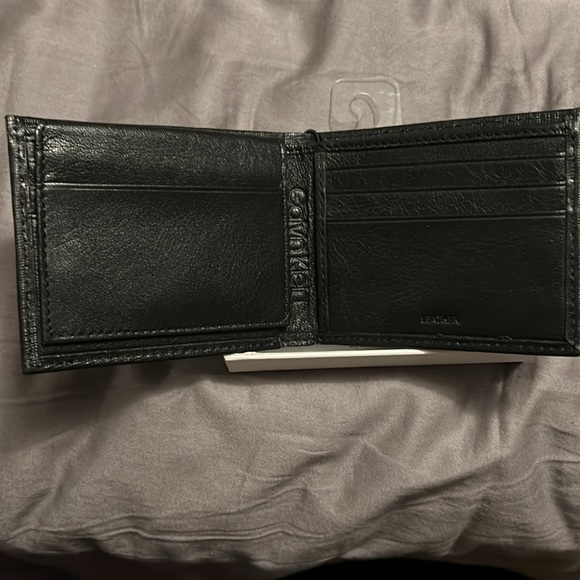Calvin Klein wallet - Picture 2 of 5